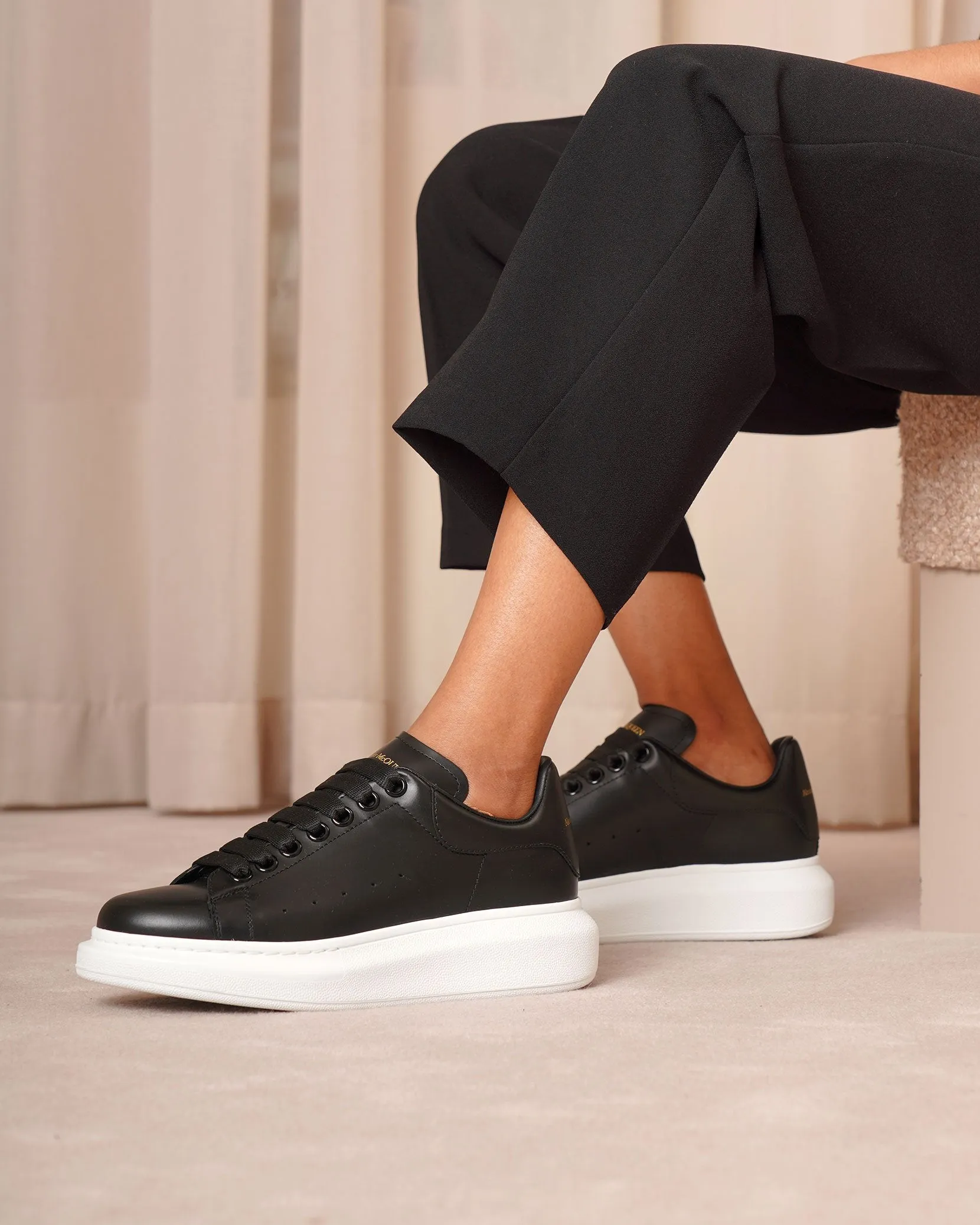 Black and black classic sneakers