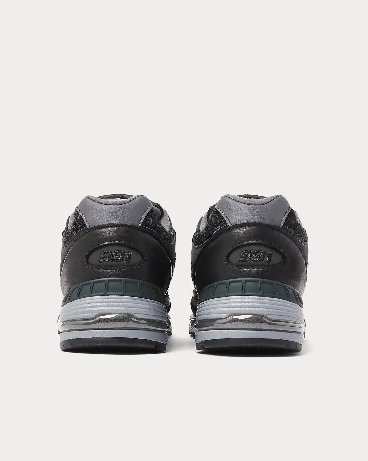 Made in UK 991 Black / Magnet / Smoked Pearl Low Top Sneakers