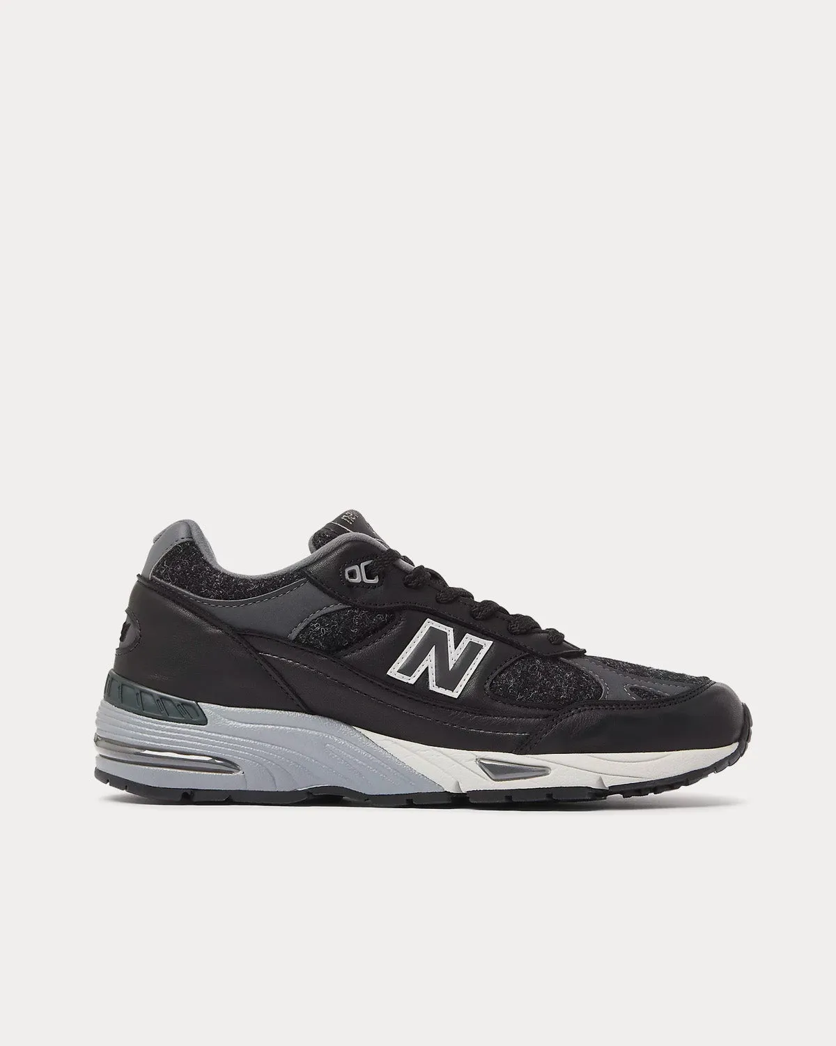 Made in UK 991 Black / Magnet / Smoked Pearl Low Top Sneakers